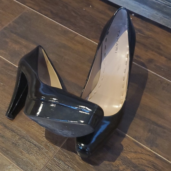 Tahari shoes - Picture 4 of 7